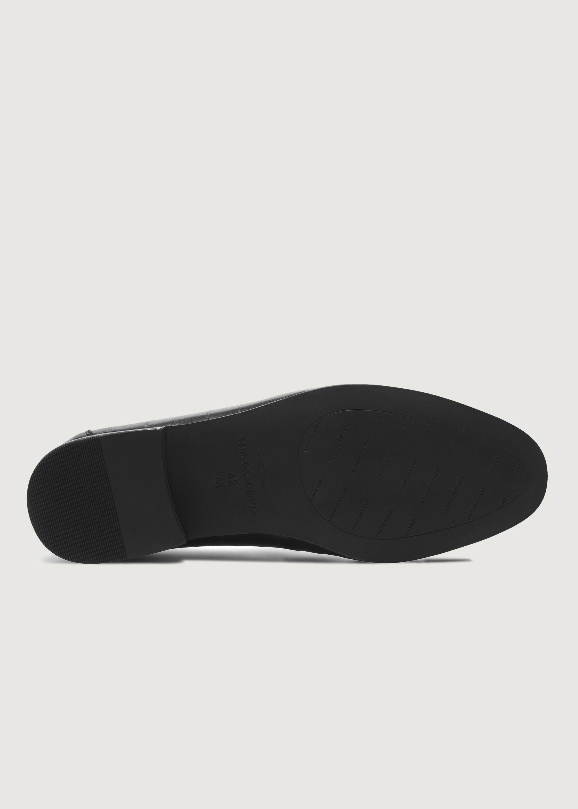 Loafers Vine-engraved Elegant black