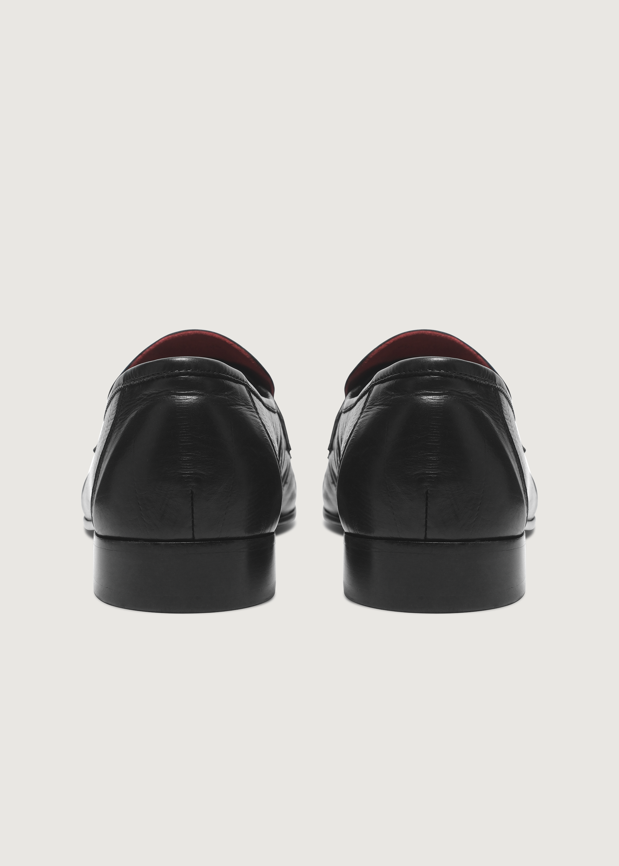 Loafers Vine-engraved Elegant black
