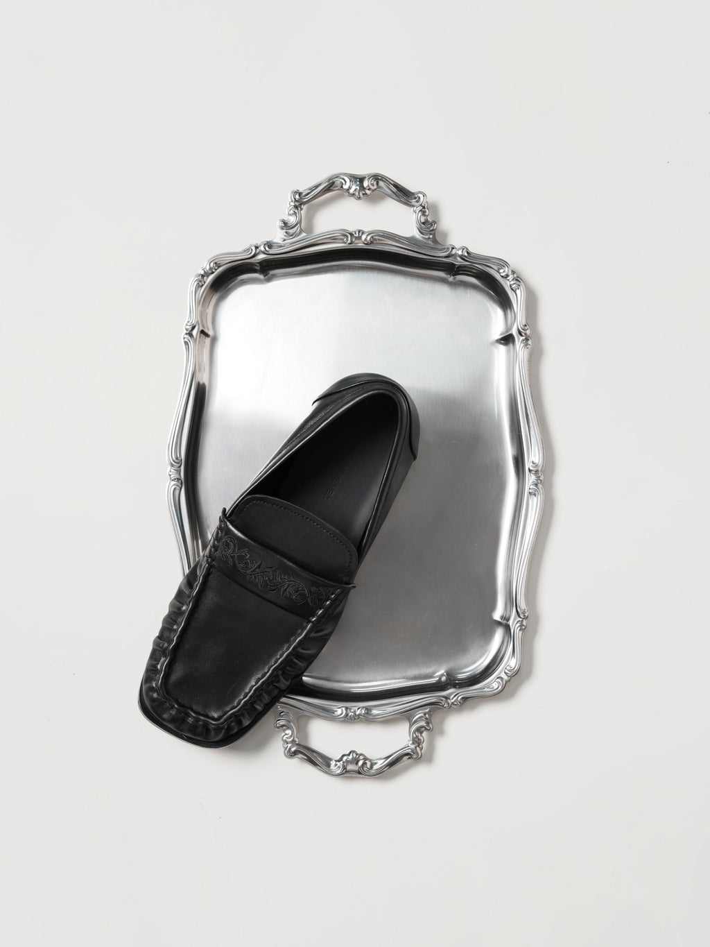 Loafers Square-toe Vine-engraved Elegant black