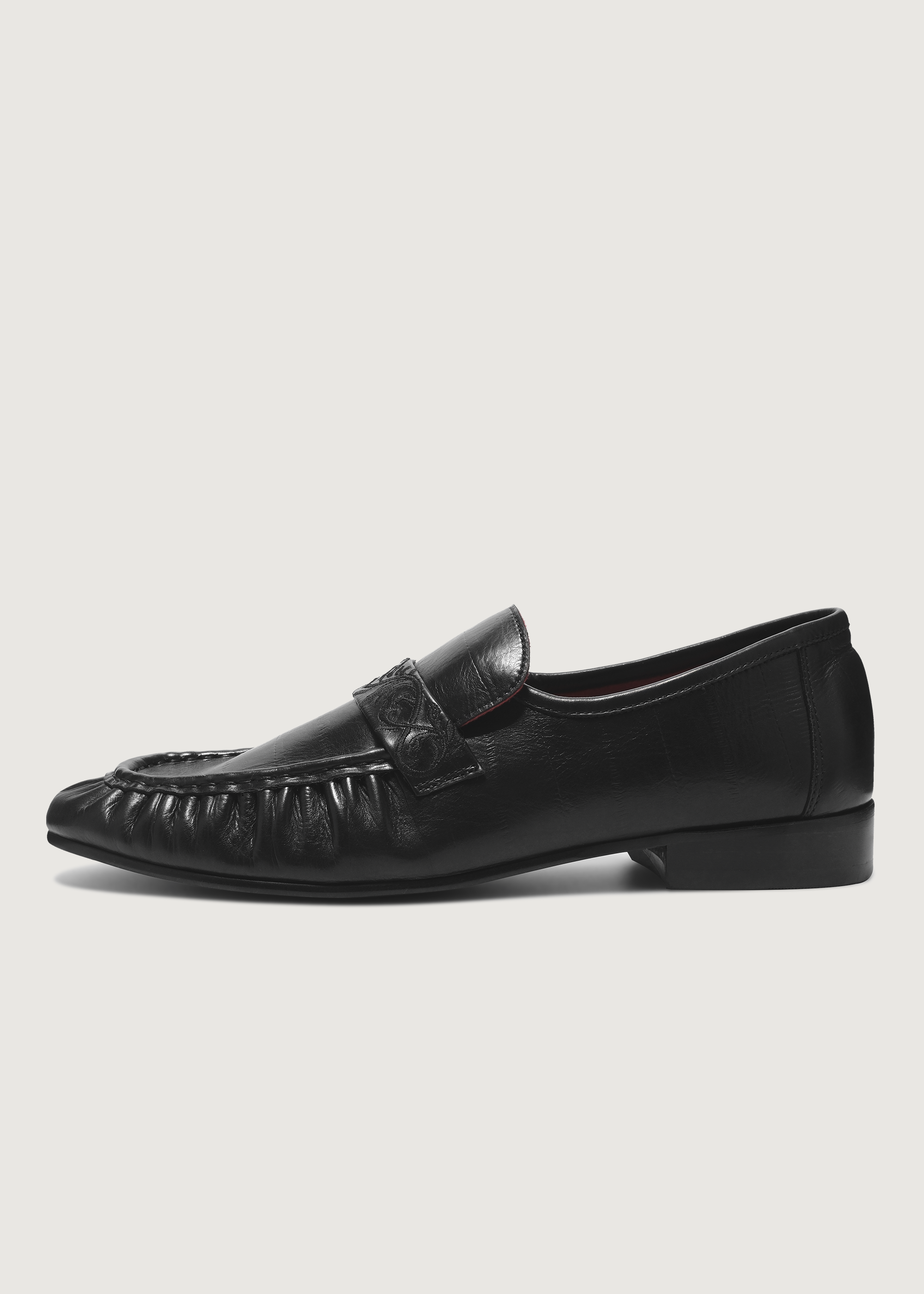 Loafers Vine-engraved Elegant black